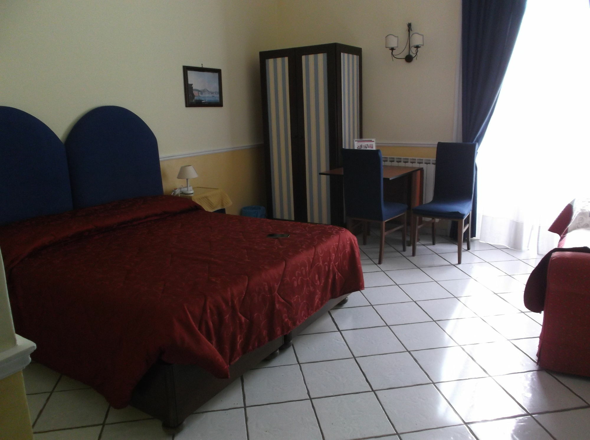 מלון נאפולי Santa Lucia 50 מראה חיצוני תמונה